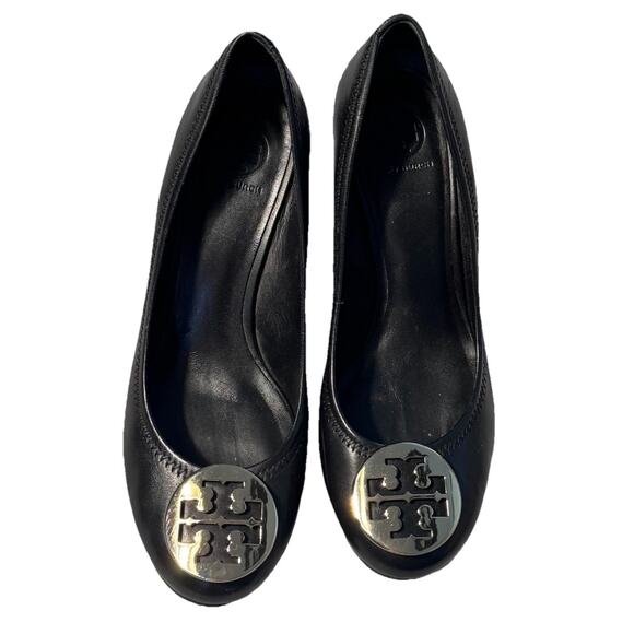 Tory Burch Black Pumps Gold Toe Logo Sz 8 - Picture 2 of 5